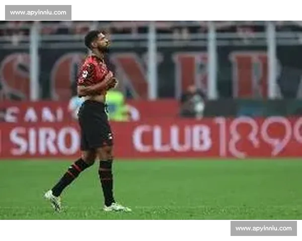 米兰训练两极分化：奇克归队合练，埃斯图皮尼安单独康复战亚特兰大