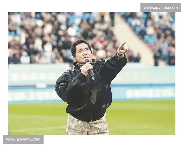 绿茵忆当年!大连名宿 32 香港明星队,齐秦梭鱼湾唱醉冬夜